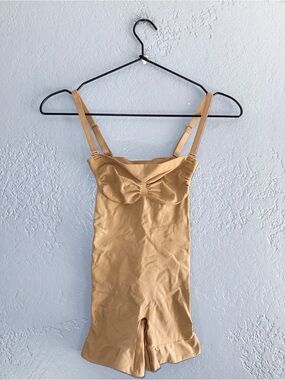 SKIMS Nude Seamless Shaping Bodysuit Short Size Small